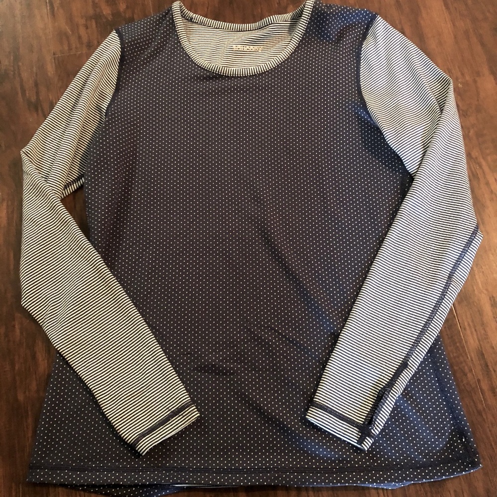 3/$12💙🤍Reversible long sleeve top 🤍💙